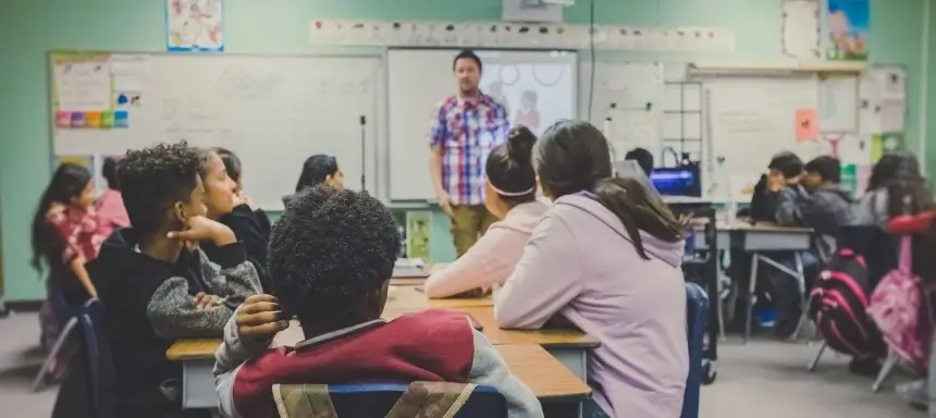 Kinder auf der weiterführenden Schule brauchen Federmäppchen