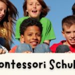 sechs Kinder mit Schild unten wo steht: Montessori Schule