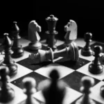 Schachmatt auf einem Schachbrett, als Symbolbild für Niederlage.