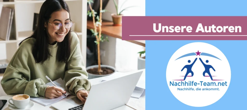 Lächelnde Frau vor Laptop. Rechts das Logo des Nachhilfe-Teams.