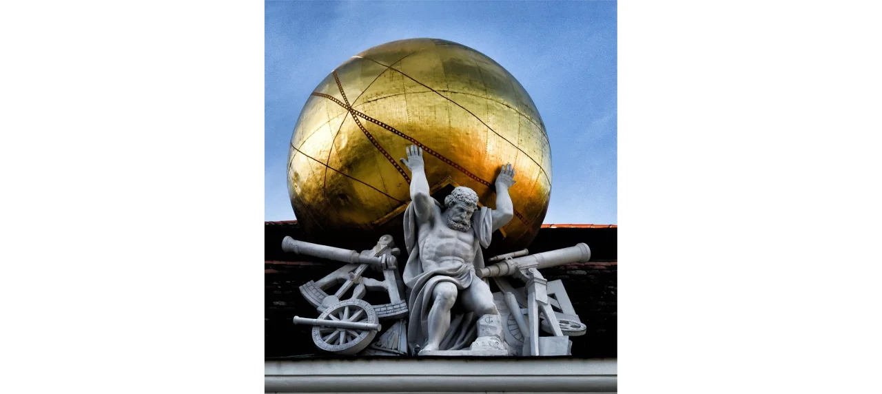Foto einer Statue des Gottes Atlas