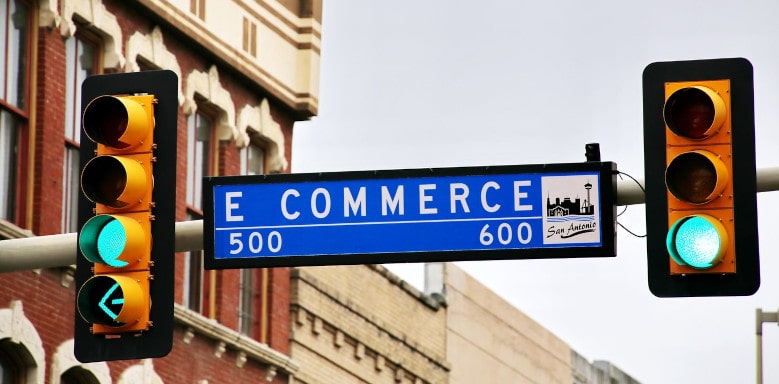 Schild mit Aufschrift "E Commerce"